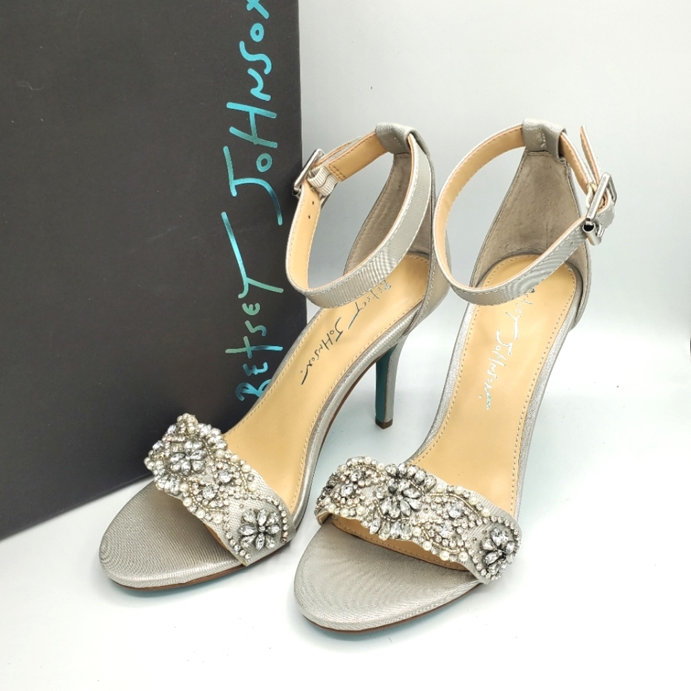 Betsey Johnson SB Gina heels NIB